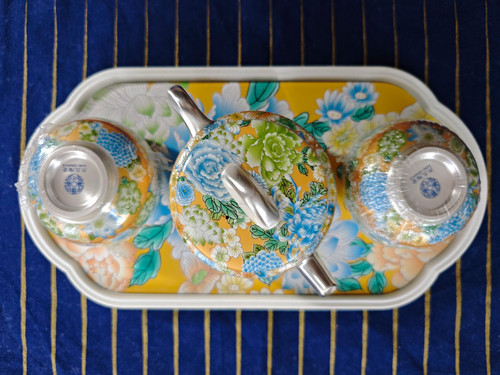 Porzellan teekanne mit - l,